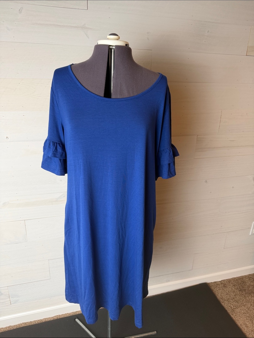 Cocktail swing dress with ruffle sleeves